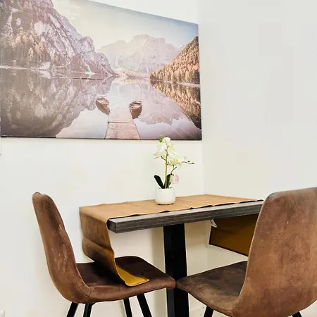 Comfortable 5Br Shared Apt 10 Minute Walk To Matzleinsdorfer Platz Vienna Exterior photo