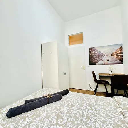 Comfortable 5Br Shared Apt 10 Minute Walk To Matzleinsdorfer Platz Vienna Exterior photo