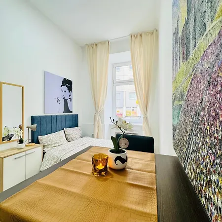 Comfortable 5Br Shared Apt 10 Minute Walk To Matzleinsdorfer Platz Vienna Exterior photo