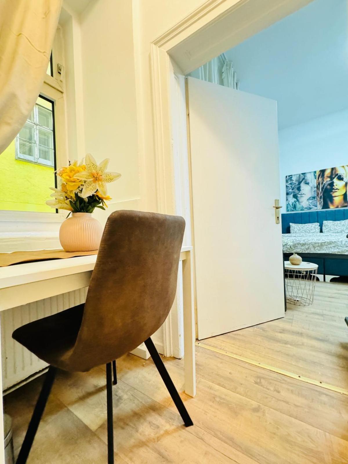 Apartament Comfortable 5br Shared 10 Minute Walk To Matzleinsdorfer Platz