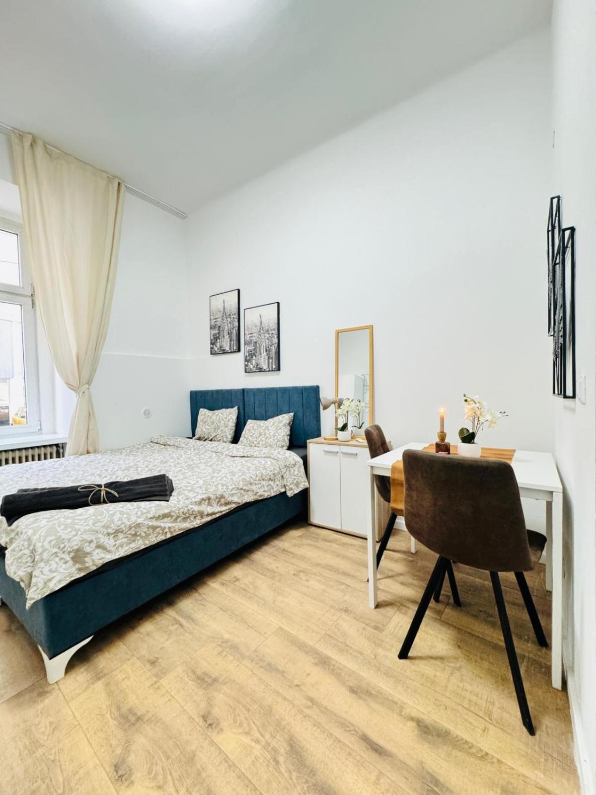 Comfortable 5br Shared 10 Minute Walk To Matzleinsdorfer Platz Apartament
