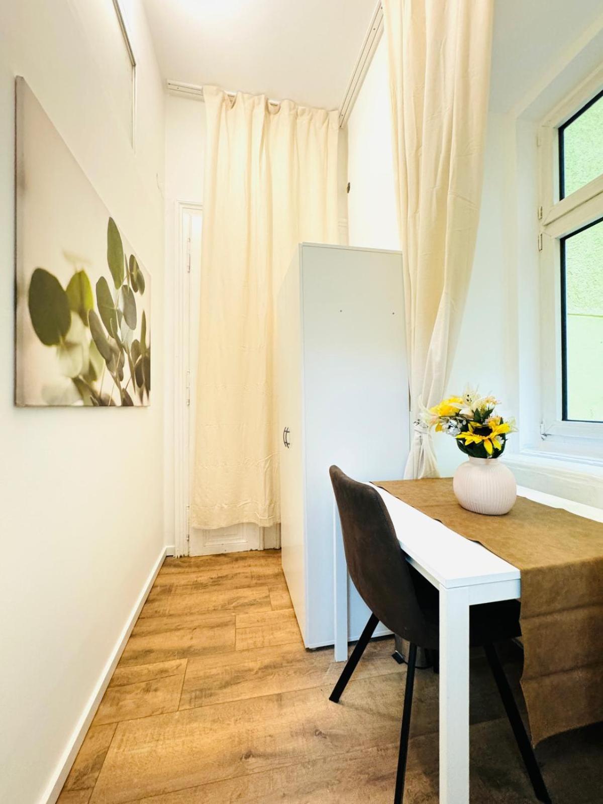 Apartament Comfortable 5br Shared 10 Minute Walk To Matzleinsdorfer Platz