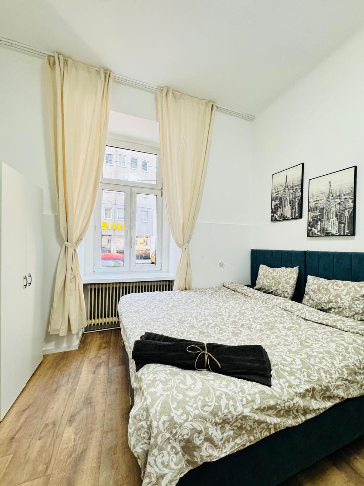 Comfortable 5br Shared 10 Minute Walk To Matzleinsdorfer Platz Apartament