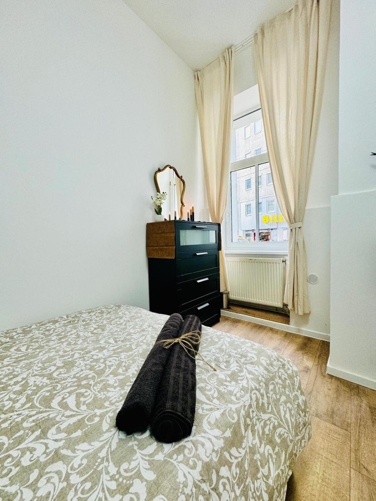 Apartament Comfortable 5br Shared 10 Minute Walk To Matzleinsdorfer Platz
